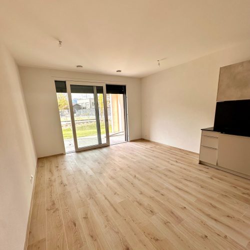 Séjour donnant sur terrasse Ouest